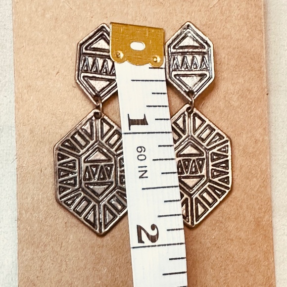 Silver Tone Post Earrings Tribal Rhombus-Shaped Hexagon Geometric Vintage - Picture 5 of 9